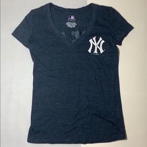 Genuine Merchandise Yankees V-Neck T-Shirt